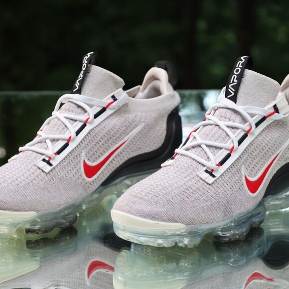 Nike Air VaporMax Flyknit 2021 Size 10 - Picture 14 of 14